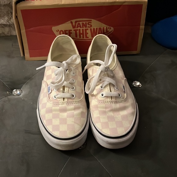 Checkerboard Chalk Pink Vans - Picture 2 of 4